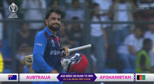 राशिद खान ने मिशेल स्टार्क को आउट कर के ऑस्ट्रेलिया के खिलाफ अफगानिस्तान की पारी का शानदार अंत किया